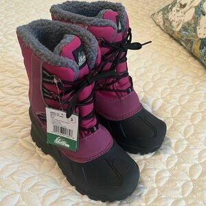 Itasca Snow Kicker Kids Boots in Berry NWT Size 3